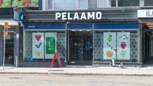 Rahapelaamisen historia Suomessa on pitkä ja monivaiheinen
