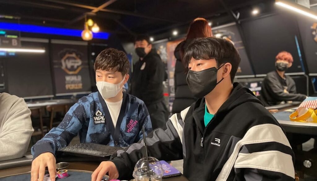 홍진호, 임요환 국제 포커 대회에서 활약하는 모습