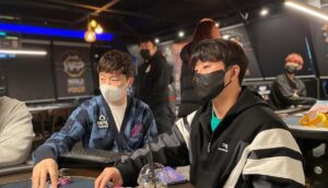 홍진호, 임요환 국제 포커 대회에서 활약하는 모습