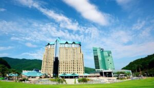 포커와 블랙잭 테이블의 최소 베팅금을 상향한 강원랜드
