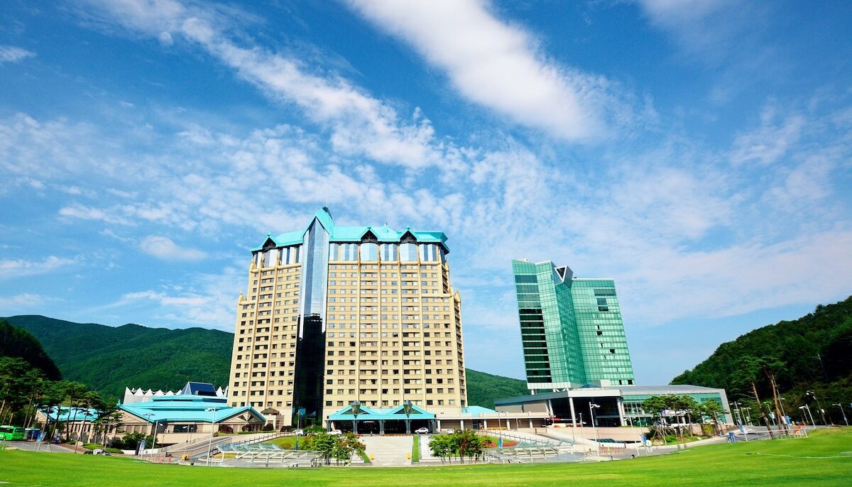 포커와 블랙잭 테이블의 최소 베팅금을 상향한 강원랜드