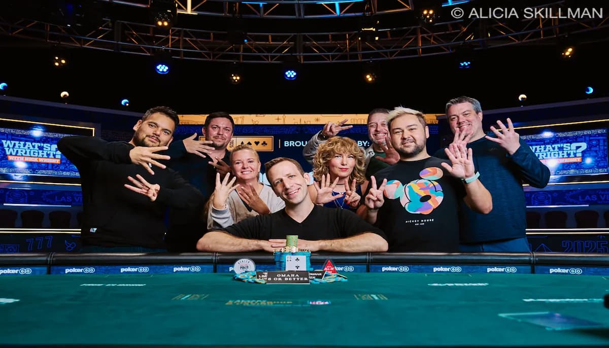 2025년 WSOP에서 7번째 브레이슬릿을 획득한 베니 글레이저