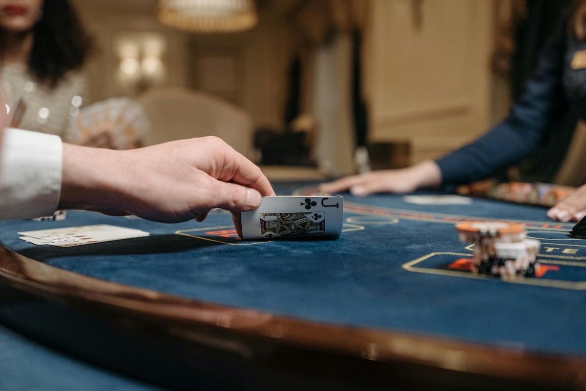 ATS Poker – Probeert je tegenstander je de blinds te stelen?