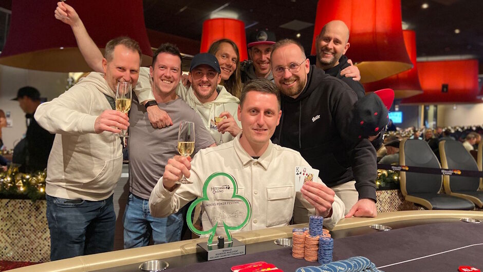 Koen Kuijer na zijn winst bij de €300 Main Event van het Rotterdam Rounders Poker Festival