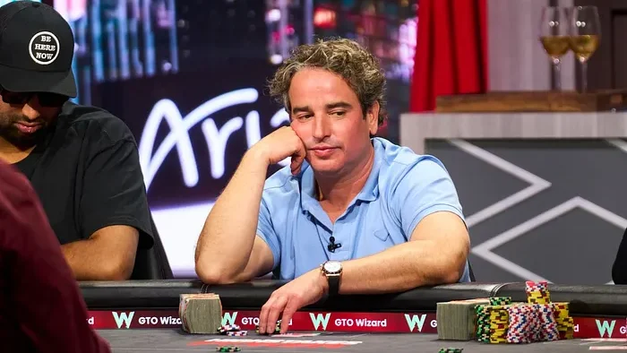 Justin Gavri zichtbaar aangeslagen bij High Stakes Poker