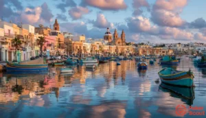 Bild på en hamn i Malta