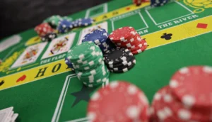Bild på ett pågående spel av Texas Hold 'em