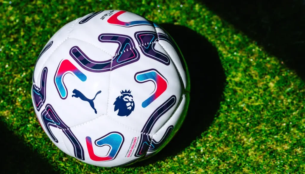 Premier Leagues officiella matchboll för säsongen 2026/27 på gräs