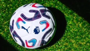 Premier Leagues officiella matchboll för säsongen 2026/27 på gräs