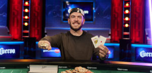 There has been plenty of headlines at the WSOP over the last week including some big names adding bracelets and Phil Hellmuth courting controversy.