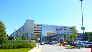 Maryland Live! Casino hosts poker games.