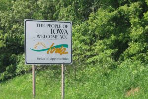 A sign welcoming drivers to Iowa