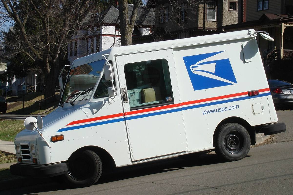 USPS mail truck