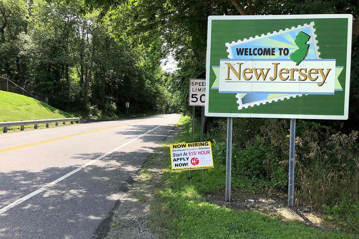 A sign welcoming travelers to New Jersey